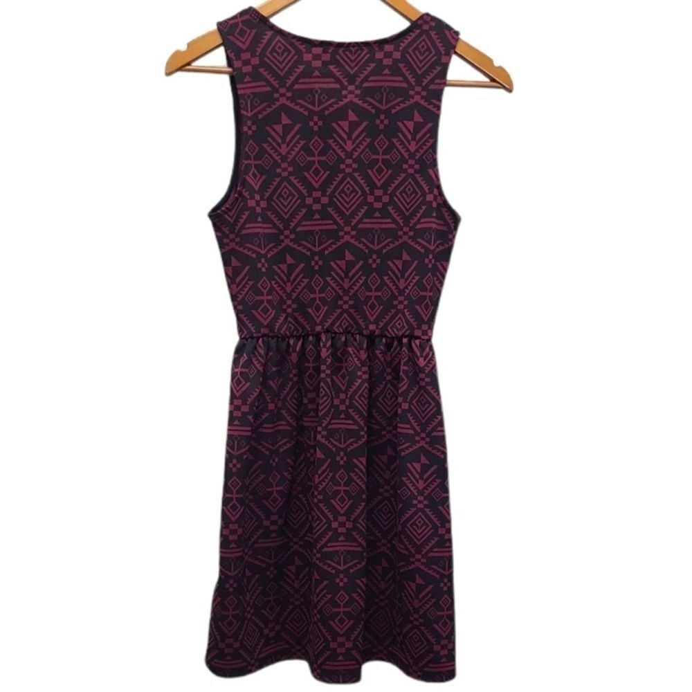 ‎Everly Aztec V-Neck A-line Dress Small - Picture 3 of 7